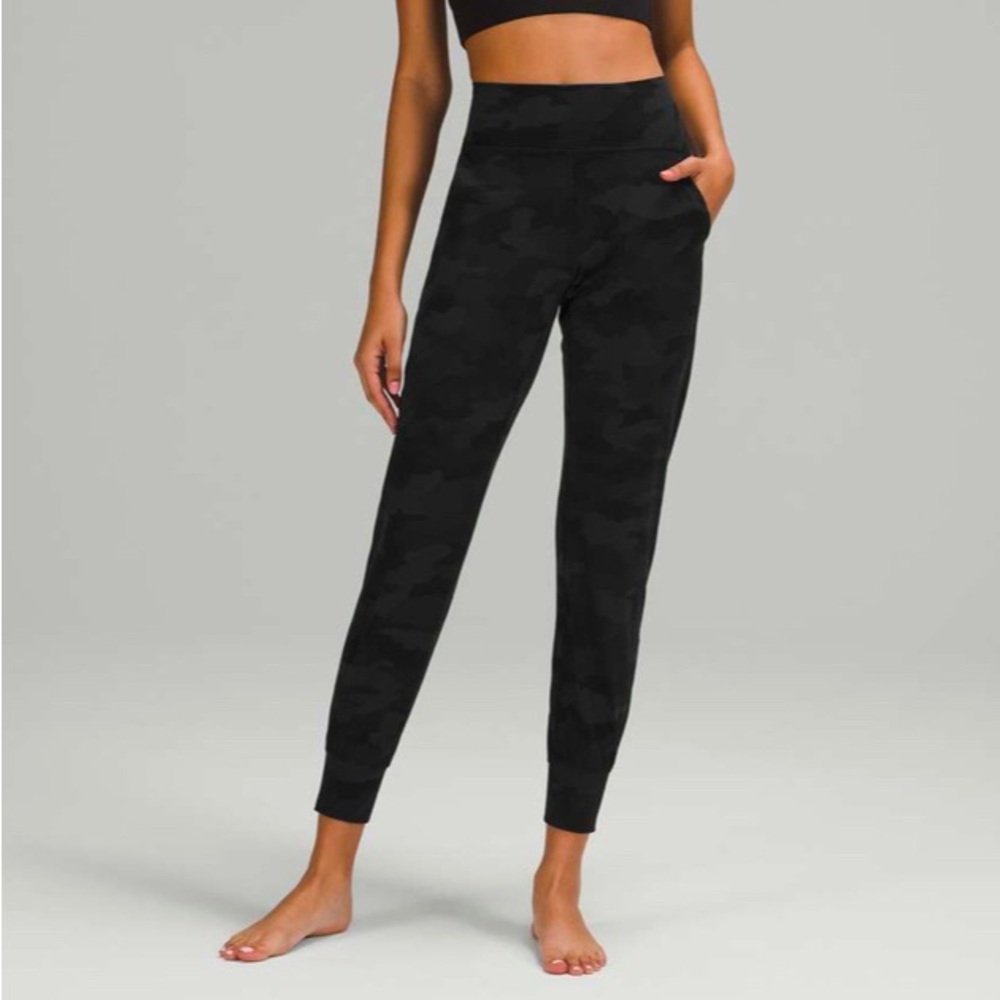 NWOT LuluLemon Align Joggers Size 6 Camo Deep Coal